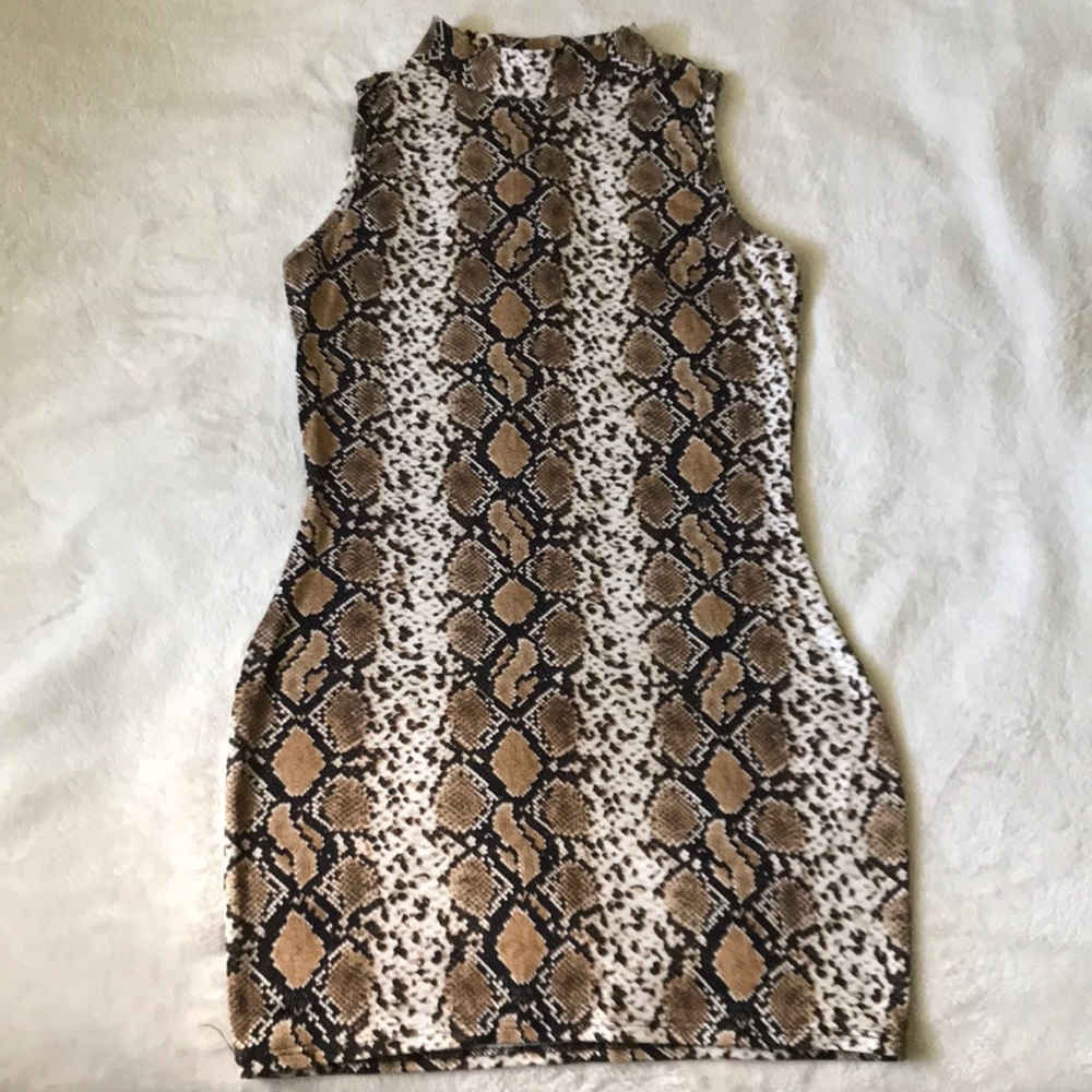 Sleeveless Bodycon Snakeprint Dress
